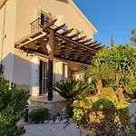 Fab Sea And Mountain View Villa, Walking Distance From The Sandy Prázdninový dům