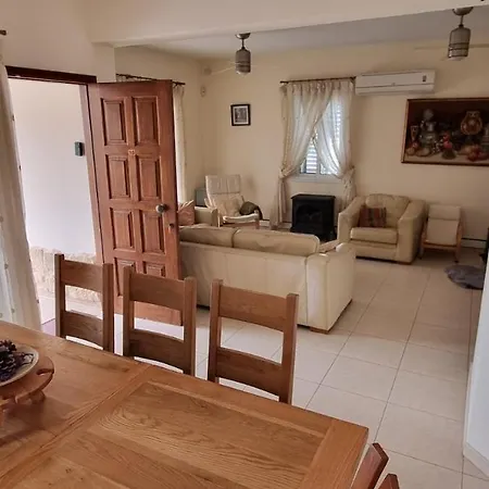 Fab Sea And Mountain View Villa, Walking Distance From The Sandy Feriehus