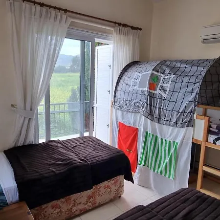 Fab Sea And Mountain View Villa, Walking Distance From The Sandy 펜션 Yialia