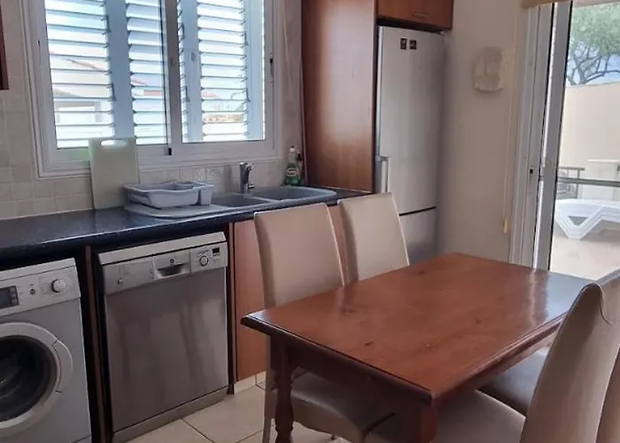 Fab Sea And Mountain View Villa, Walking Distance From The Sandy Casa de Férias