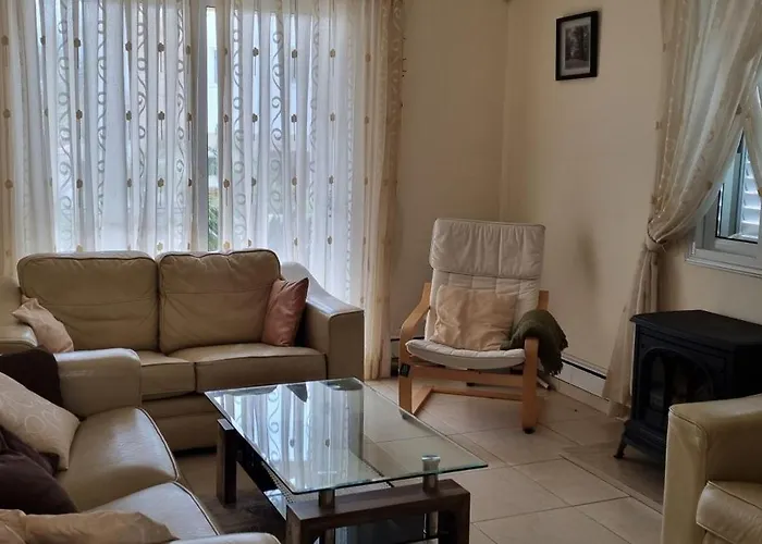 Fab Sea And Mountain View Villa, Walking Distance From The Sandy Casa de Férias